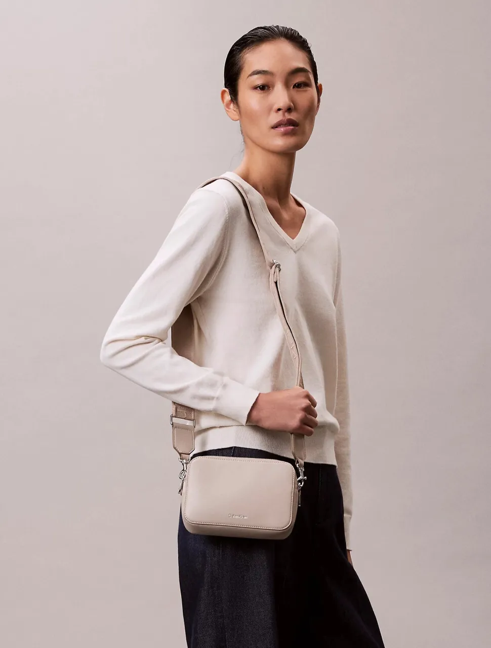 Calvin Klein Accessories naisten laukku Webbing Double Strap Camera Bag, vaalea beige