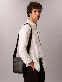 Calvin Klein Jeans laukku Raides Reporter, musta