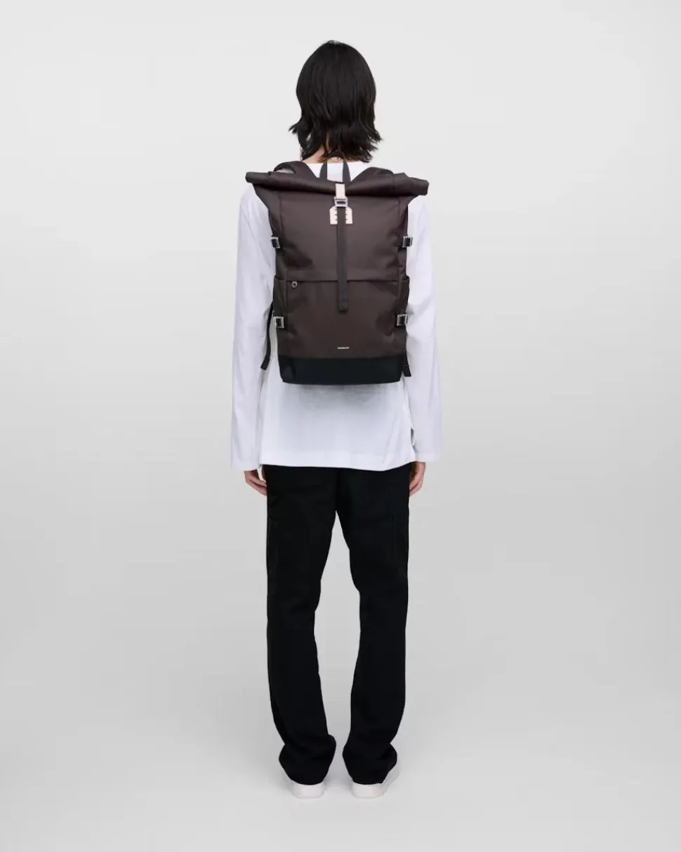 Sandqvist unisex reppu ICON ROLLTOP BACKPACK L, tummanruskea